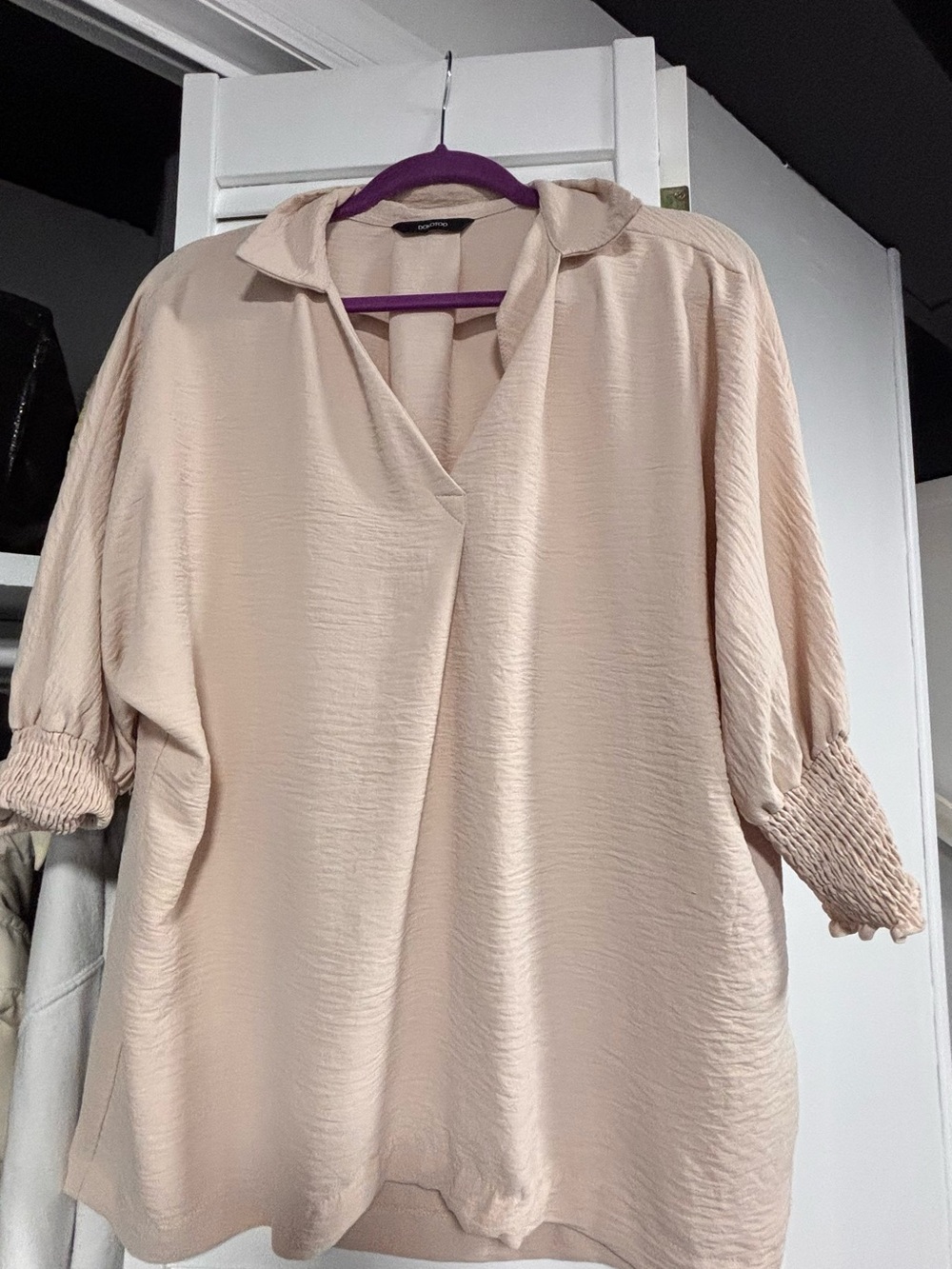 Light pinkish V-Neck Blouse with Smocked Cuffs-Dokotoo-
Size Medium